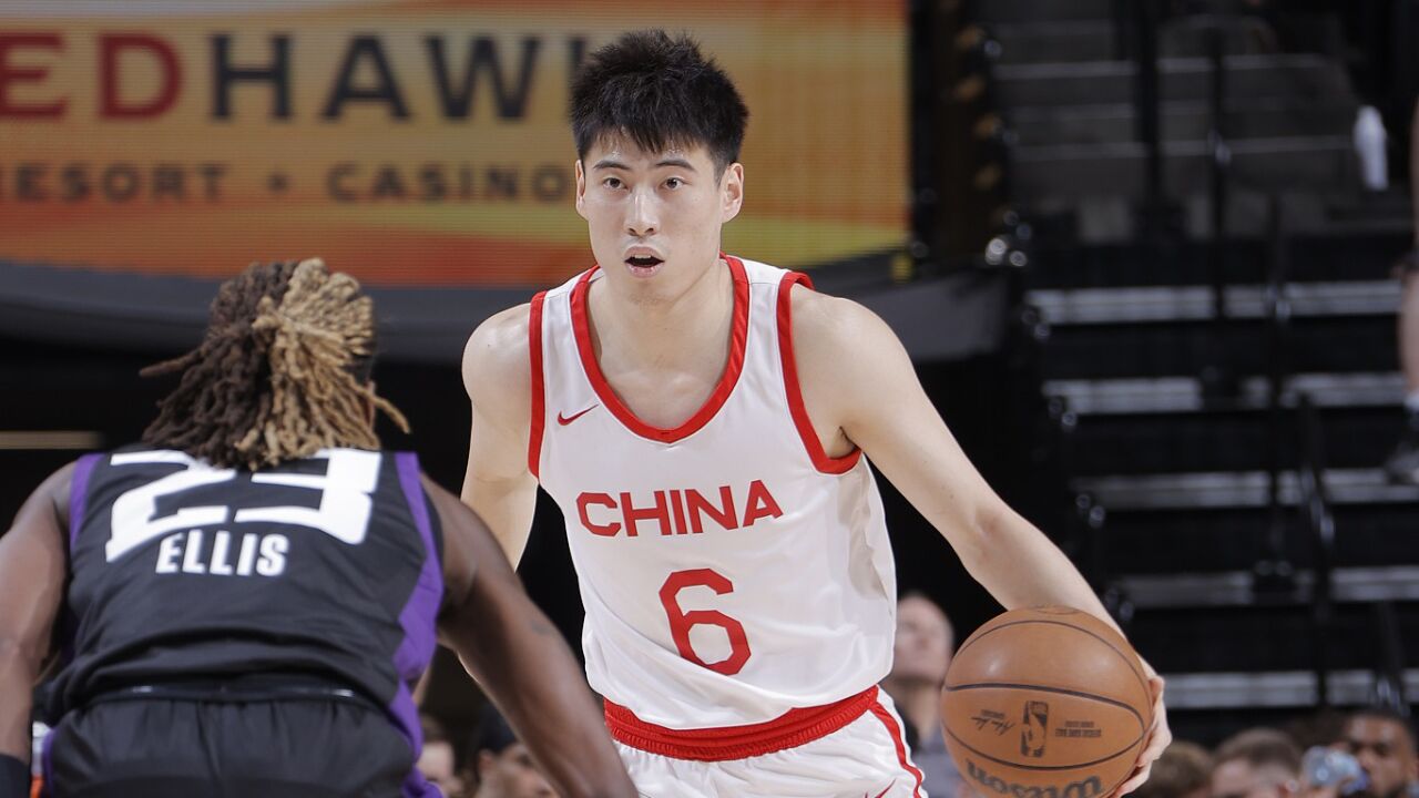 前利物浦后卫马蒂普退役后首亮相，现身沙尔克04广告